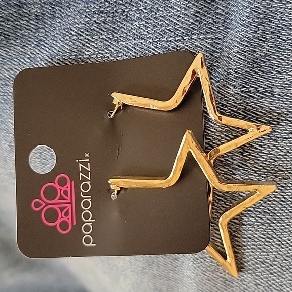 NEW! Gold Star Earrings